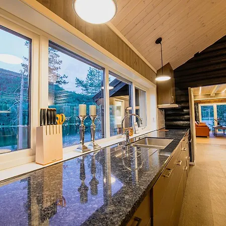 Lakeside Haven Chalet *