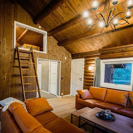 Lakeside Haven Chalet *